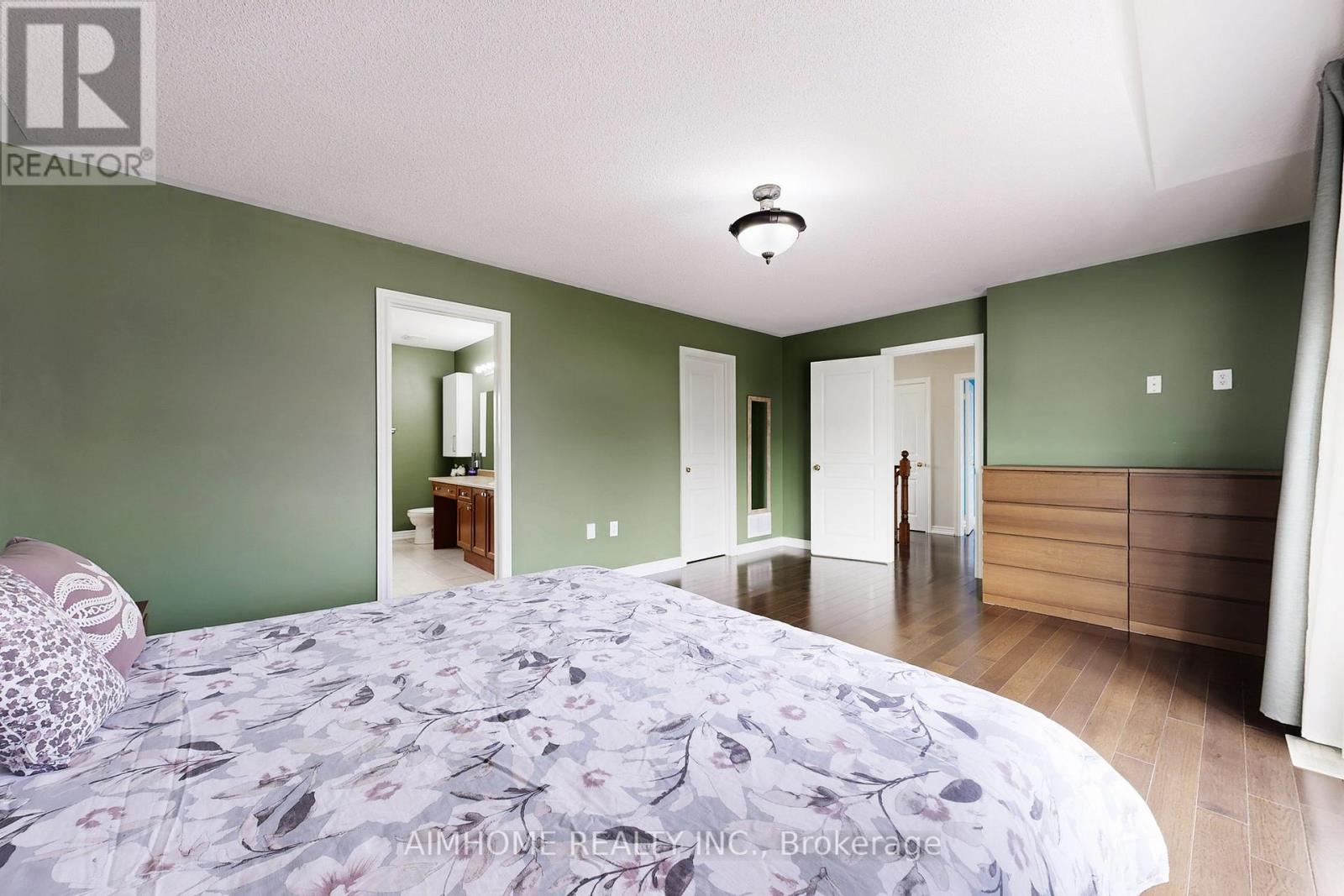 8 Brookhurst Avenue, Georgina, Ontario  L4P 0B4 - Photo 28 - N12986284