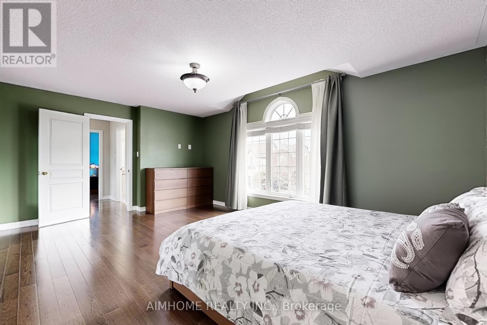 8 Brookhurst Avenue, Georgina, Ontario  L4P 0B4 - Photo 29 - N12986284