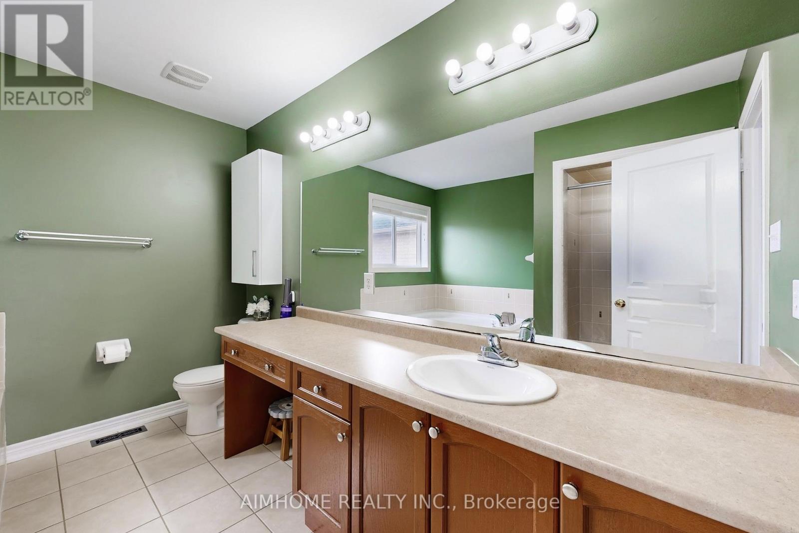 8 Brookhurst Avenue, Georgina, Ontario  L4P 0B4 - Photo 30 - N12986284