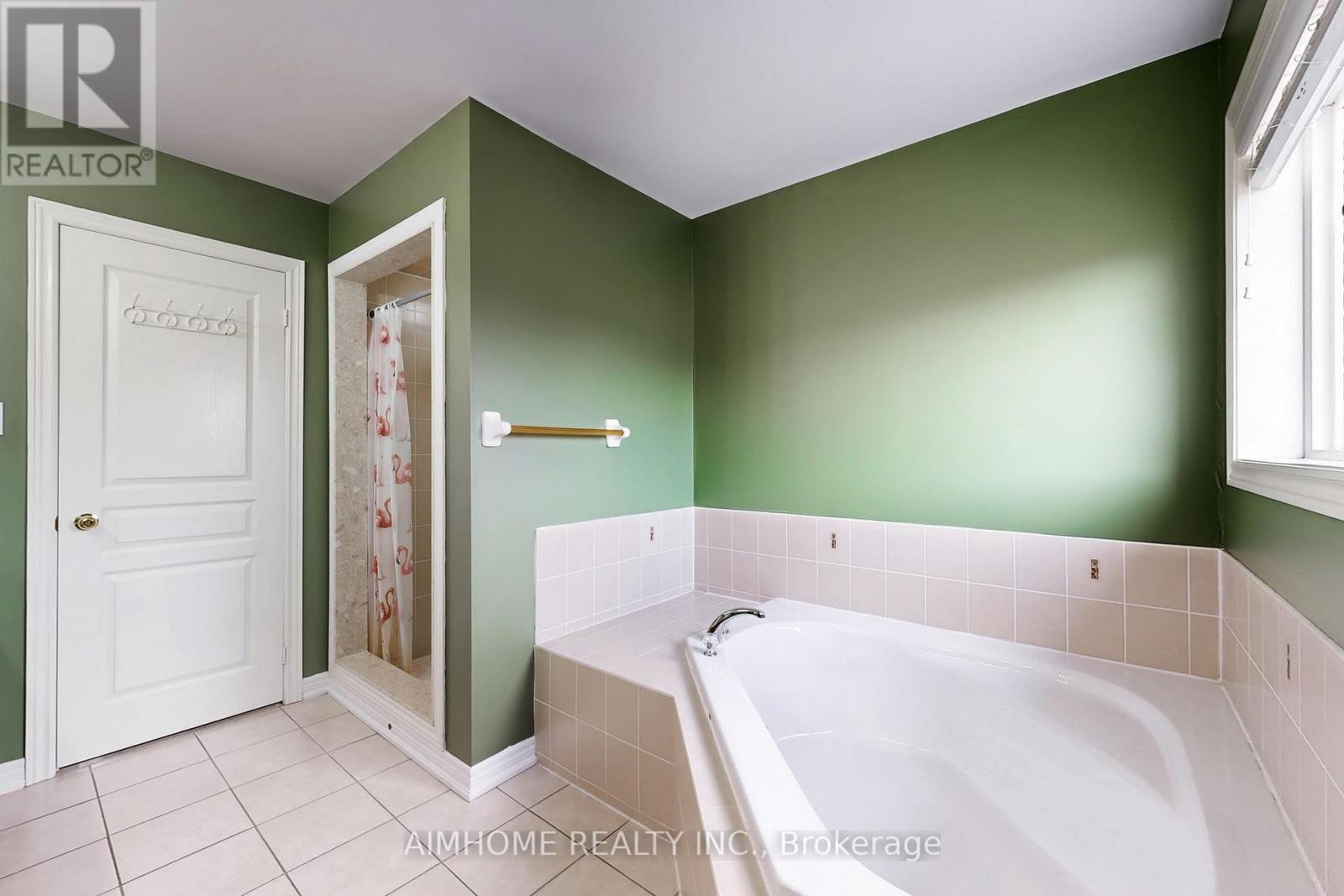 8 Brookhurst Avenue, Georgina, Ontario  L4P 0B4 - Photo 31 - N12986284