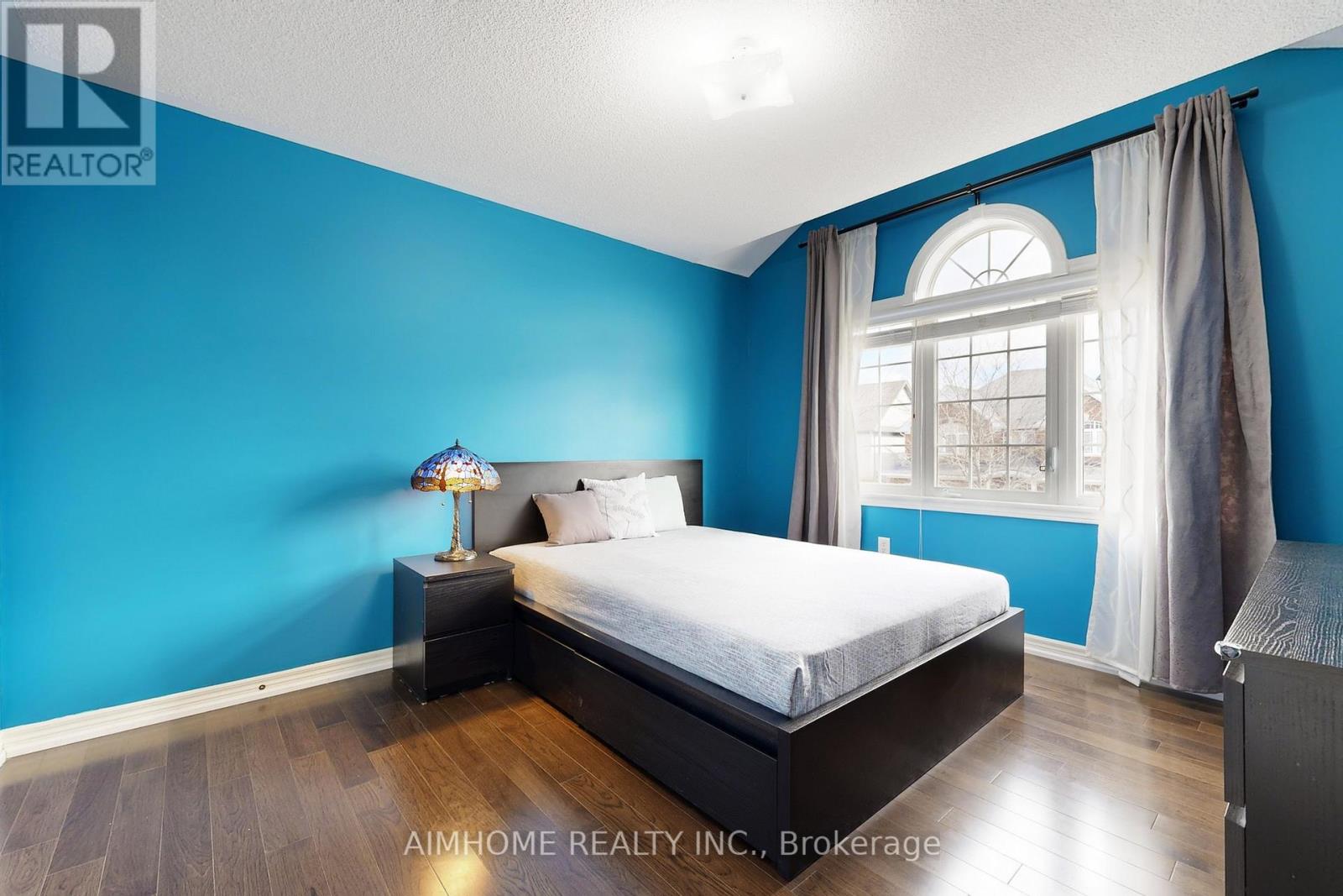 8 Brookhurst Avenue, Georgina, Ontario  L4P 0B4 - Photo 32 - N12986284