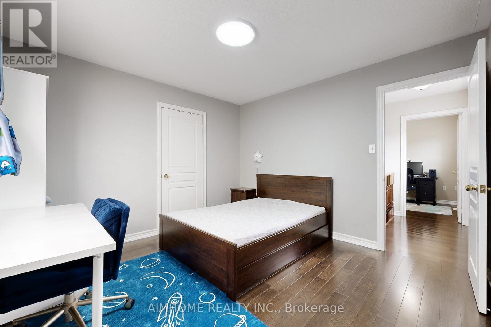 8 Brookhurst Avenue, Georgina, Ontario  L4P 0B4 - Photo 38 - N12986284