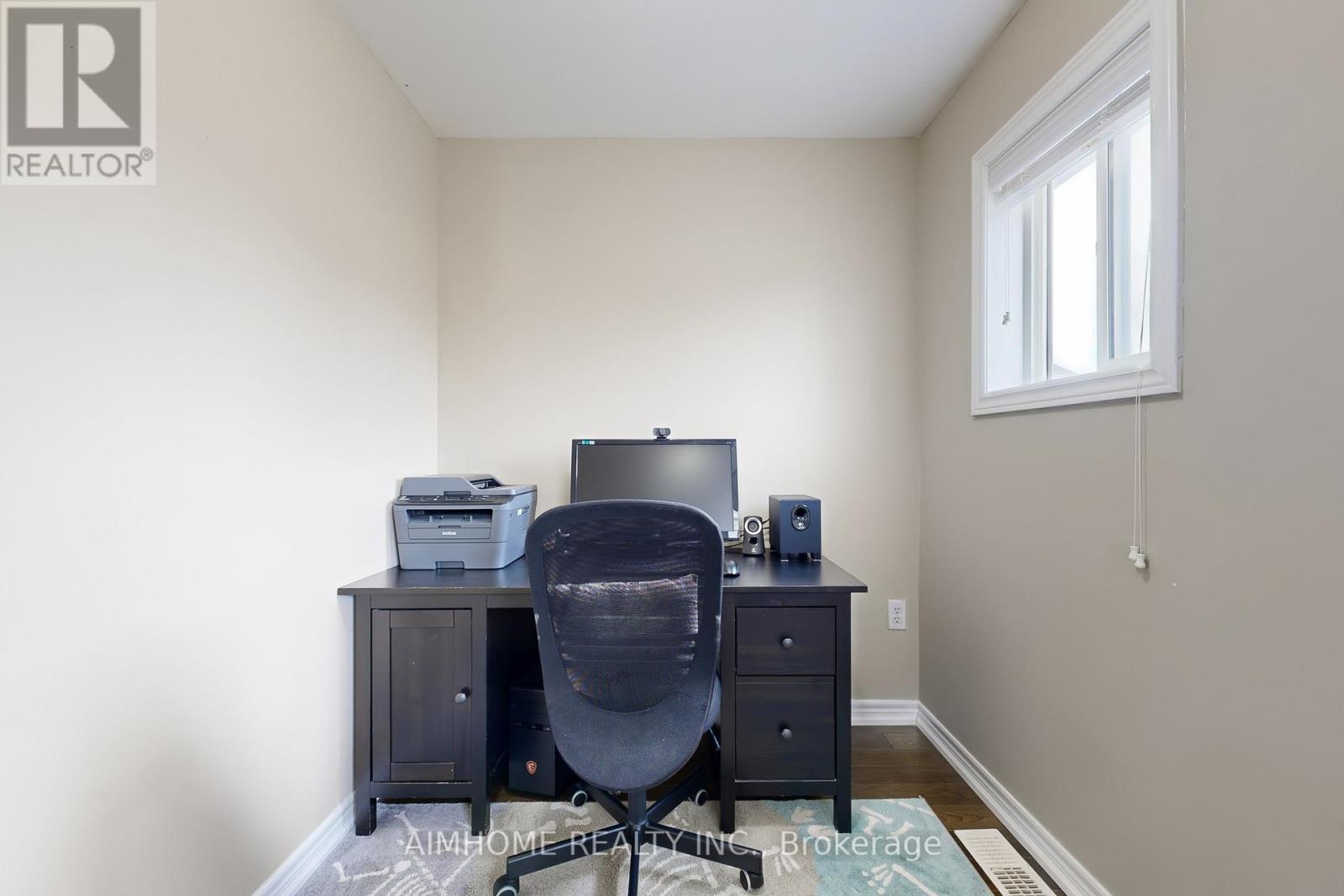 8 Brookhurst Avenue, Georgina, Ontario  L4P 0B4 - Photo 40 - N12986284