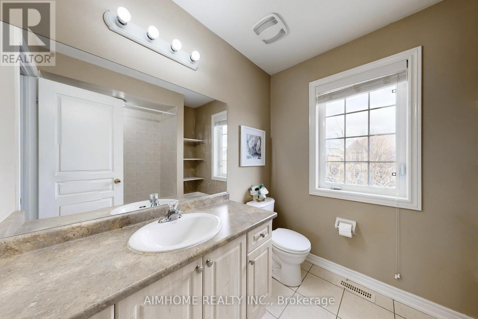 8 Brookhurst Avenue, Georgina, Ontario  L4P 0B4 - Photo 41 - N12986284