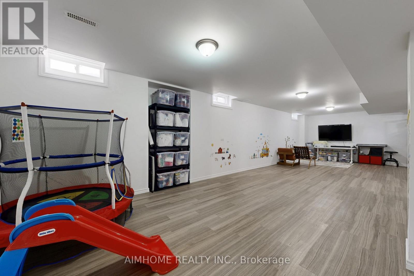 8 Brookhurst Avenue, Georgina, Ontario  L4P 0B4 - Photo 42 - N12986284