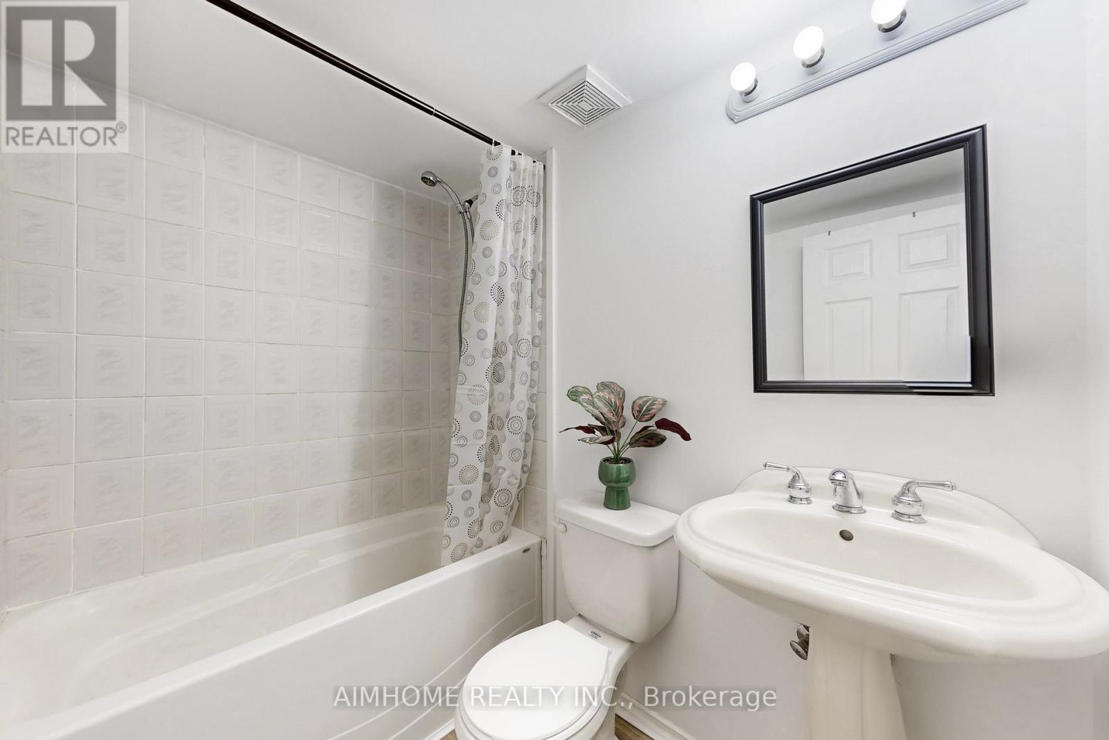 8 Brookhurst Avenue, Georgina, Ontario  L4P 0B4 - Photo 45 - N12986284