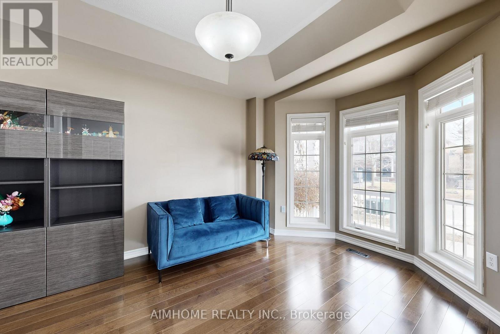 8 Brookhurst Avenue, Georgina, Ontario  L4P 0B4 - Photo 5 - N12986284