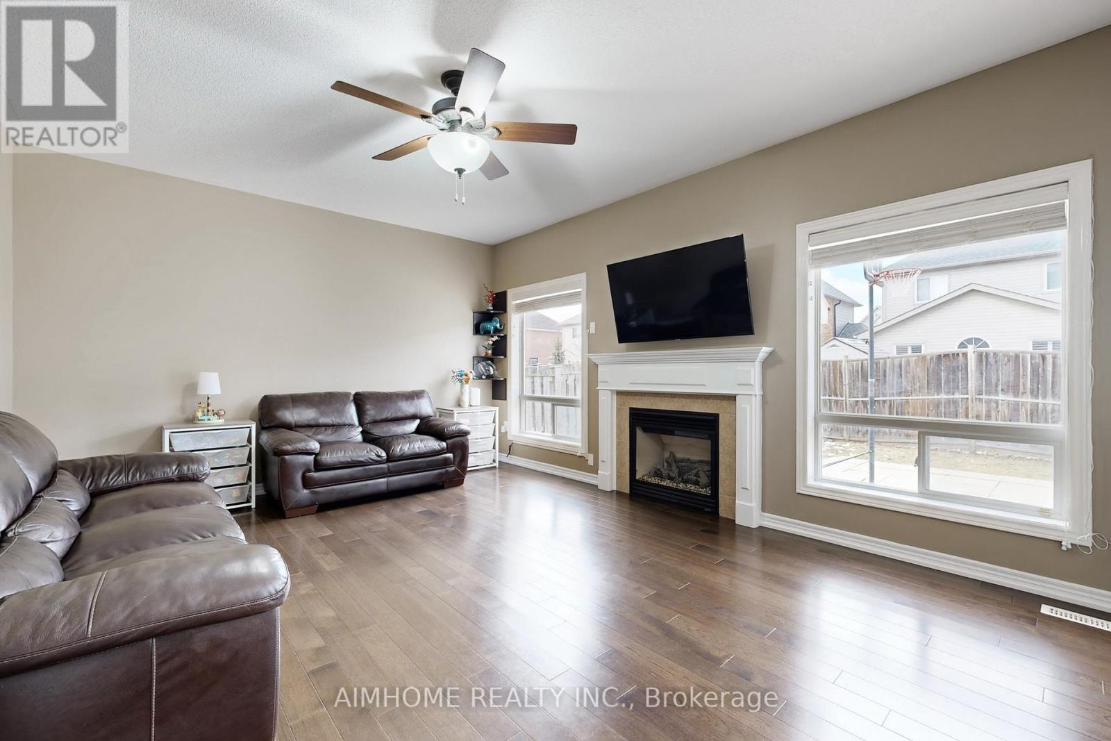 8 Brookhurst Avenue, Georgina, Ontario  L4P 0B4 - Photo 9 - N12986284