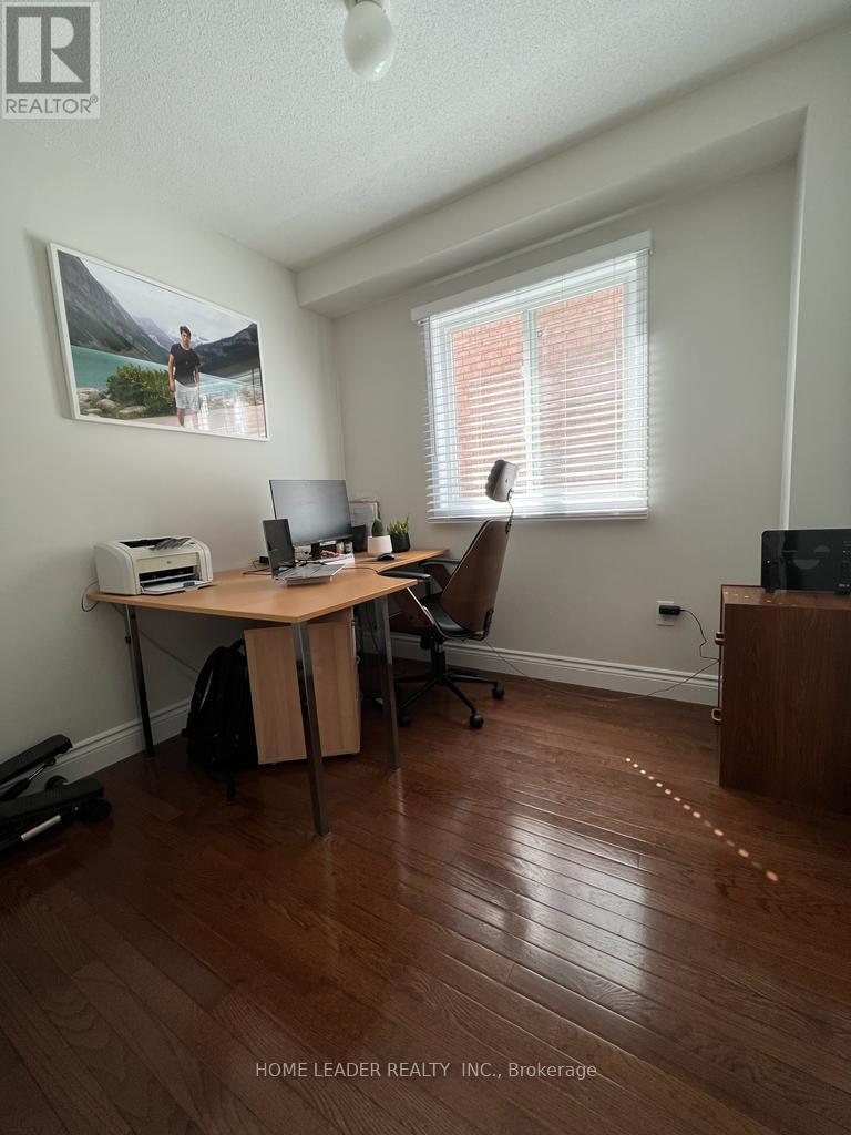 81 Holley Meadow Road, Barrie (Holly), Ontario  L4N 0A2 - Photo 12 - S12986278