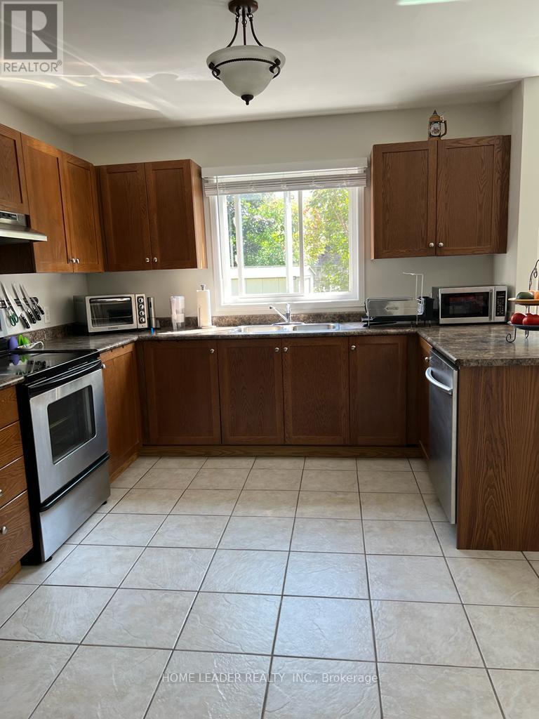 81 Holley Meadow Road, Barrie (Holly), Ontario  L4N 0A2 - Photo 6 - S12986278