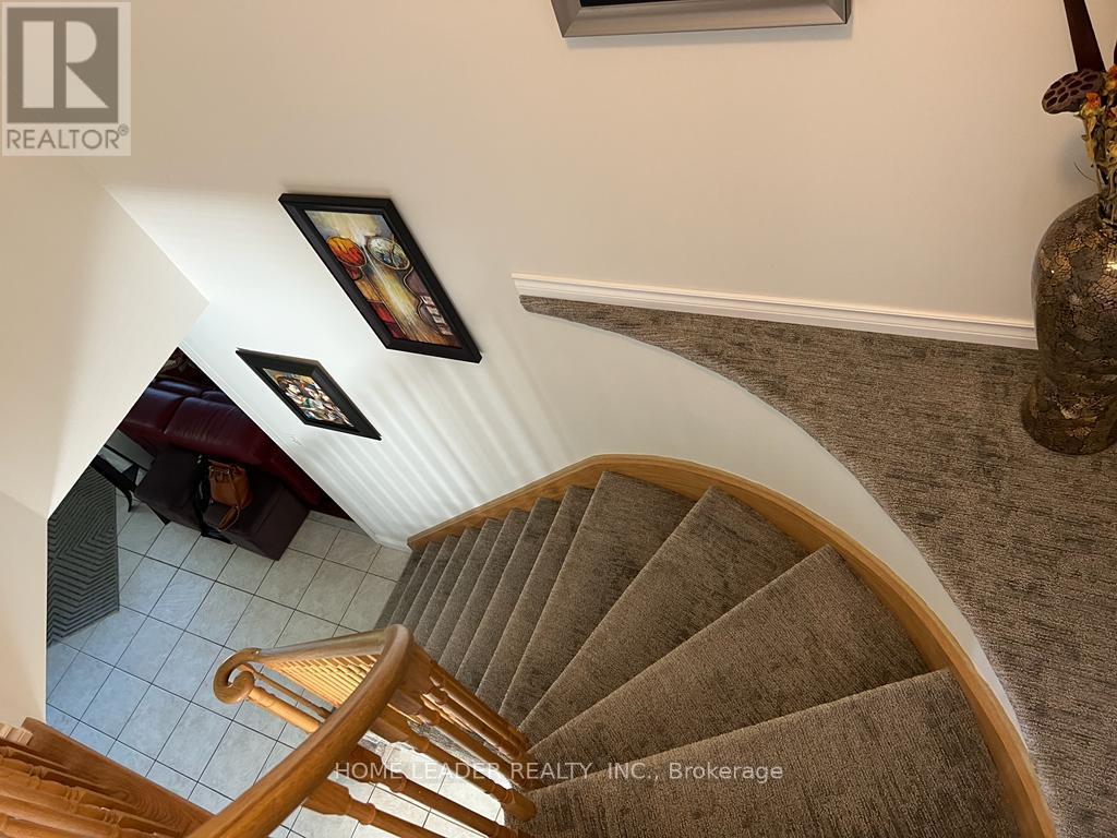 81 Holley Meadow Road, Barrie (Holly), Ontario  L4N 0A2 - Photo 7 - S12986278