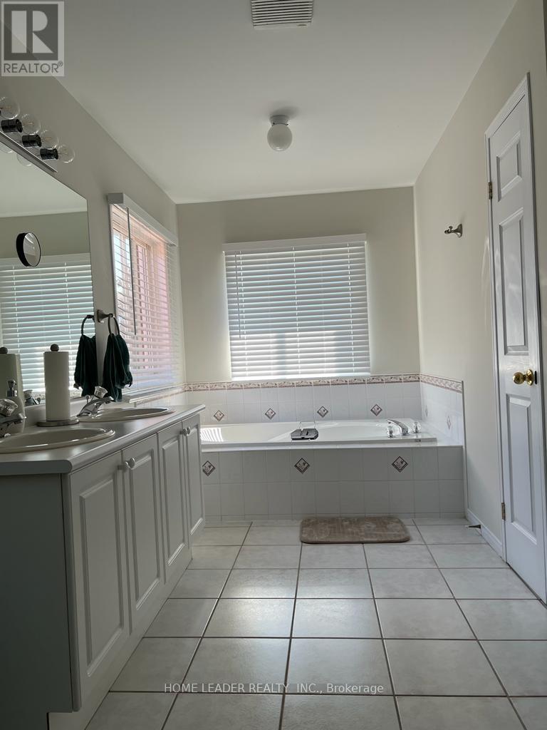 81 Holley Meadow Road, Barrie (Holly), Ontario  L4N 0A2 - Photo 9 - S12986278