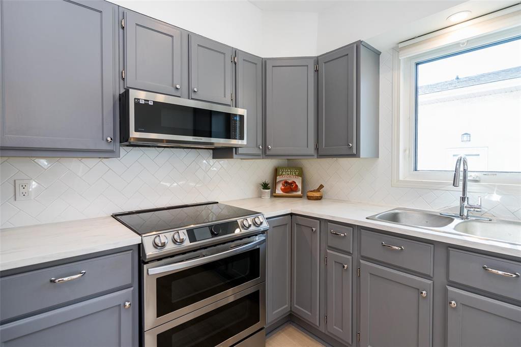 108 Jim Smith Drive, Winnipeg, Manitoba  R2G 3Z2 - Photo 2 - 202606745