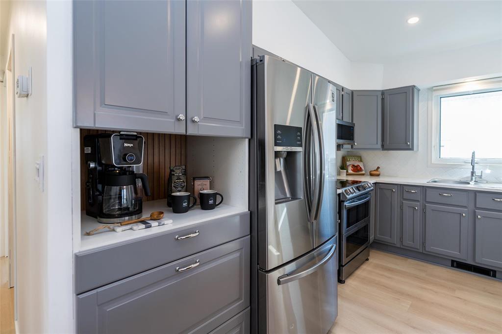 108 Jim Smith Drive, Winnipeg, Manitoba  R2G 3Z2 - Photo 3 - 202606745