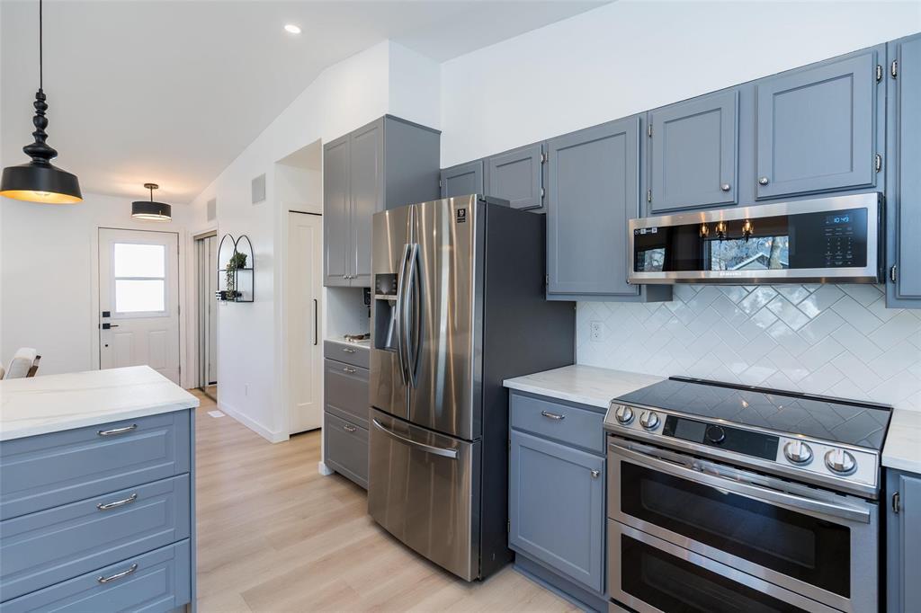 108 Jim Smith Drive, Winnipeg, Manitoba  R2G 3Z2 - Photo 4 - 202606745