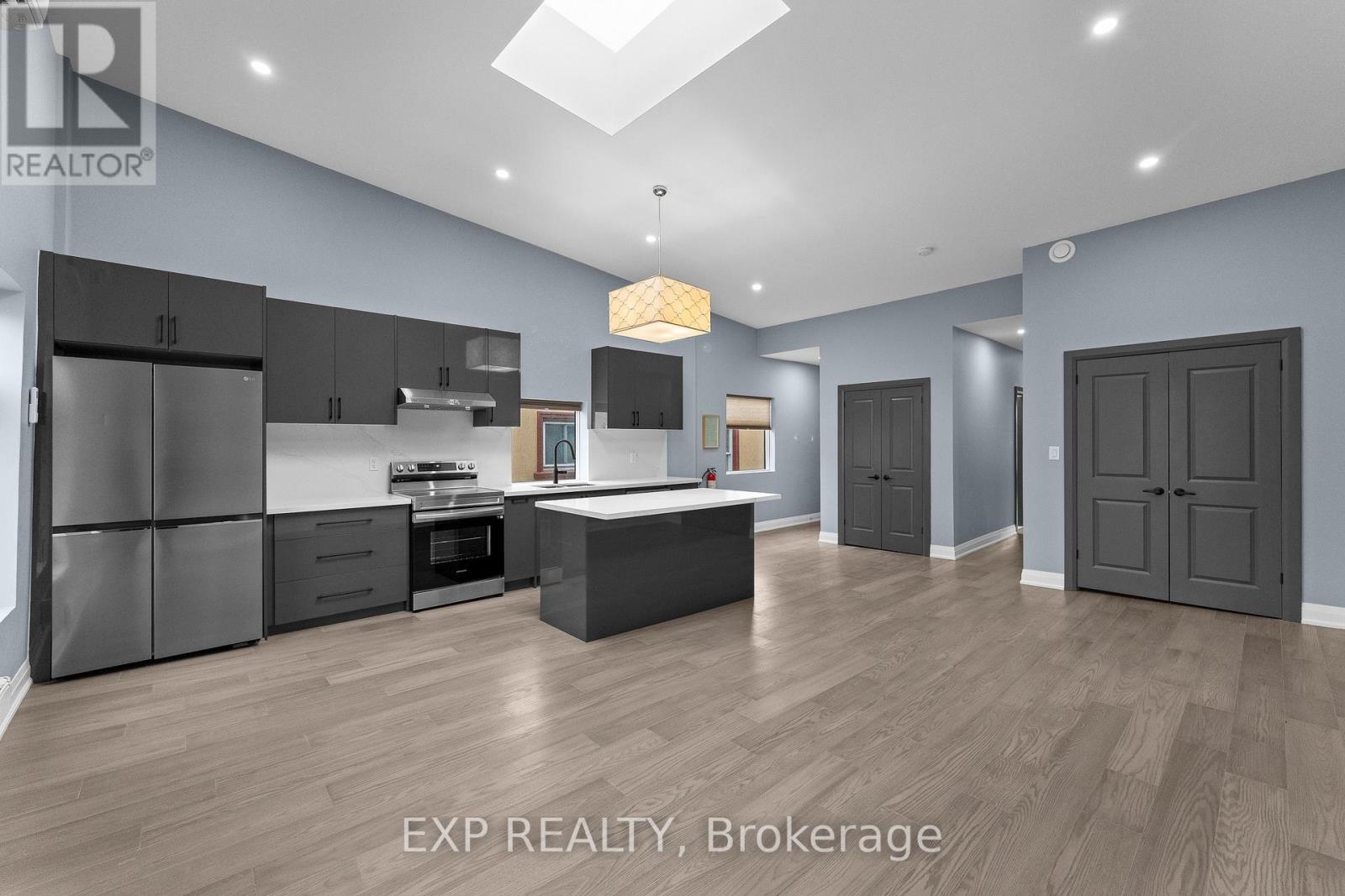 5848-5860 Ferry Street, Niagara Falls, Ontario  L2G 1S9 - Photo 4 - X12986308