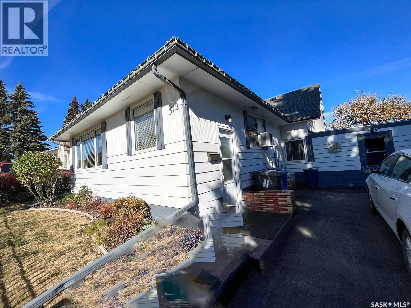 312 10th Avenue W, Melville, Saskatchewan  S0A 2P0 - Photo 2 - SK032659