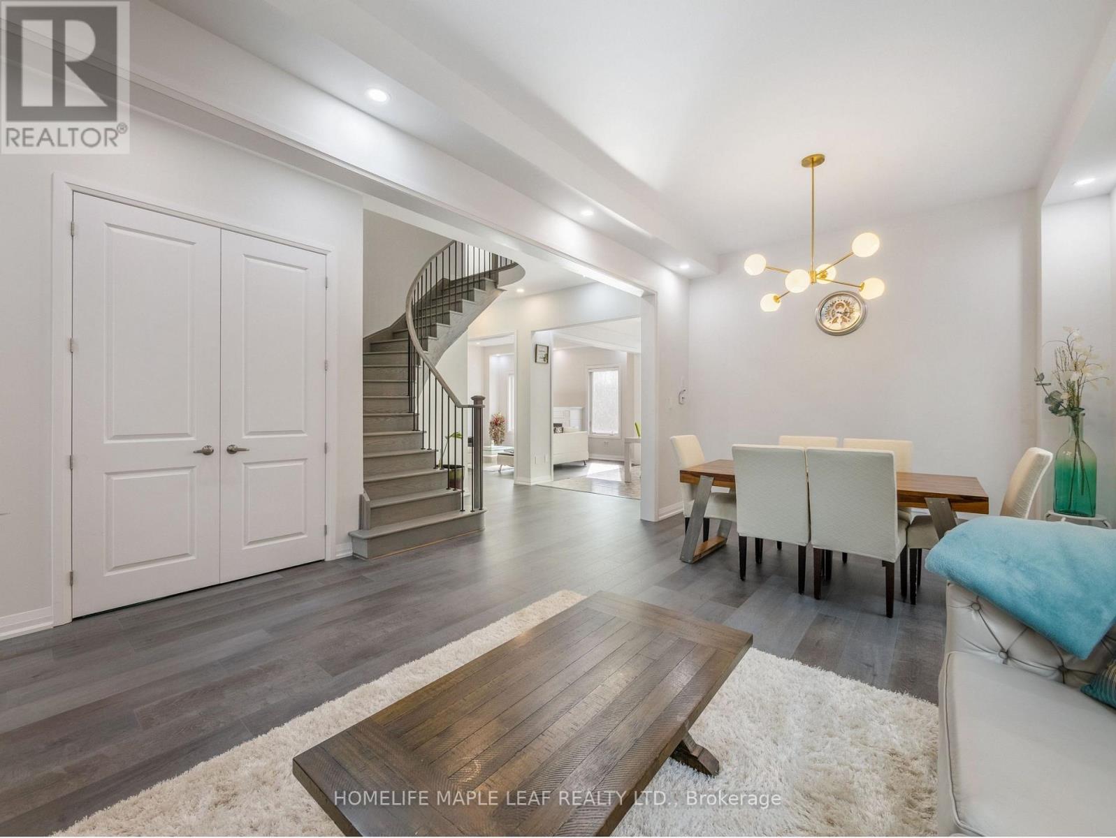 1028 Hardy Way, Innisfil, Ontario  L0L 1W0 - Photo 19 - N12852308