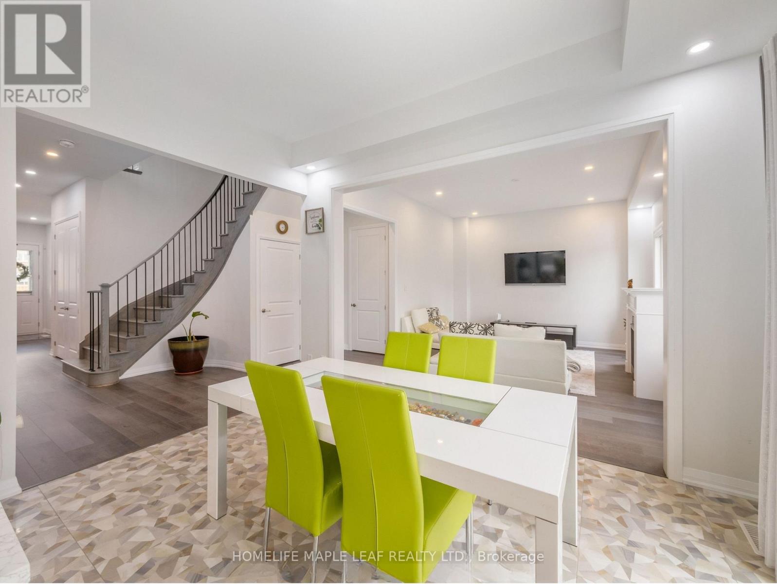 1028 Hardy Way, Innisfil, Ontario  L0L 1W0 - Photo 12 - N12852308