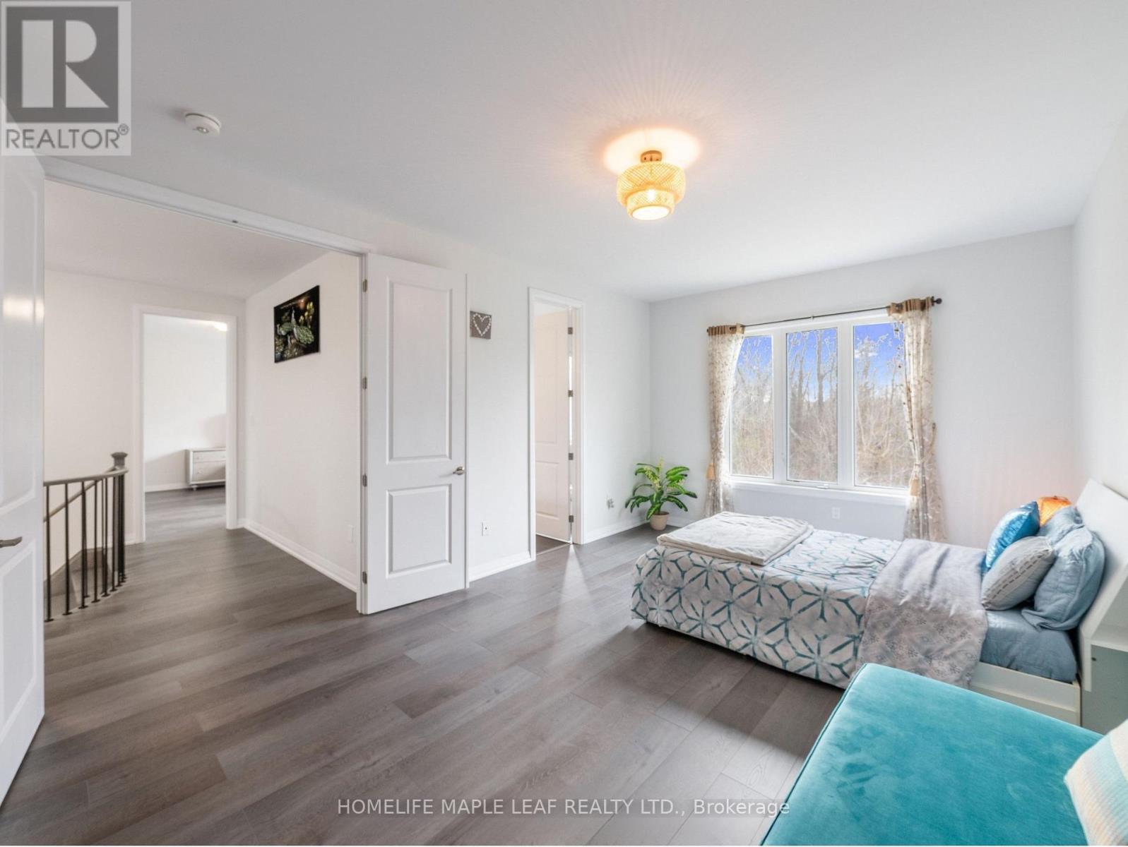 1028 Hardy Way, Innisfil, Ontario  L0L 1W0 - Photo 6 - N12852308