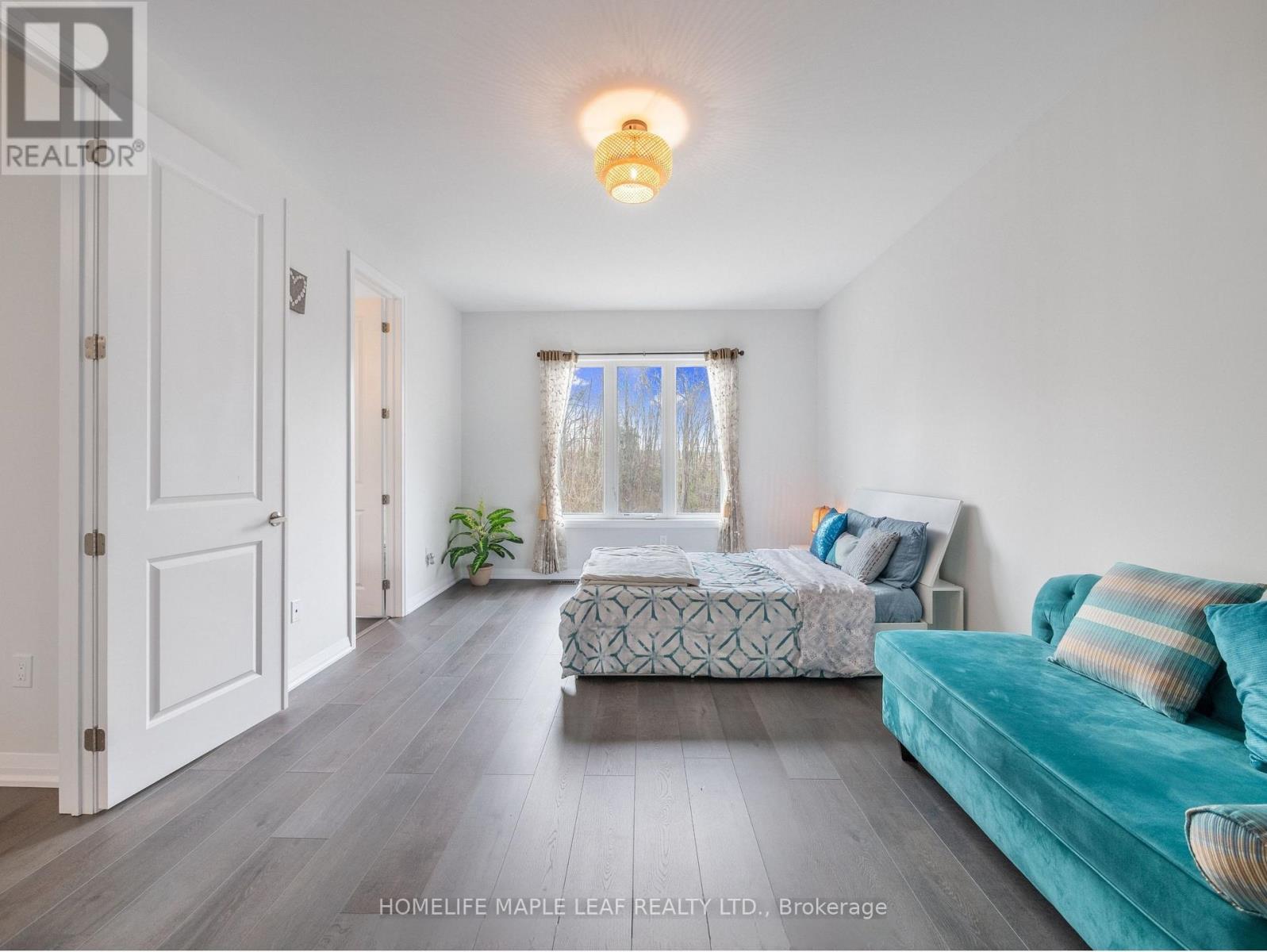 1028 Hardy Way, Innisfil, Ontario  L0L 1W0 - Photo 7 - N12852308