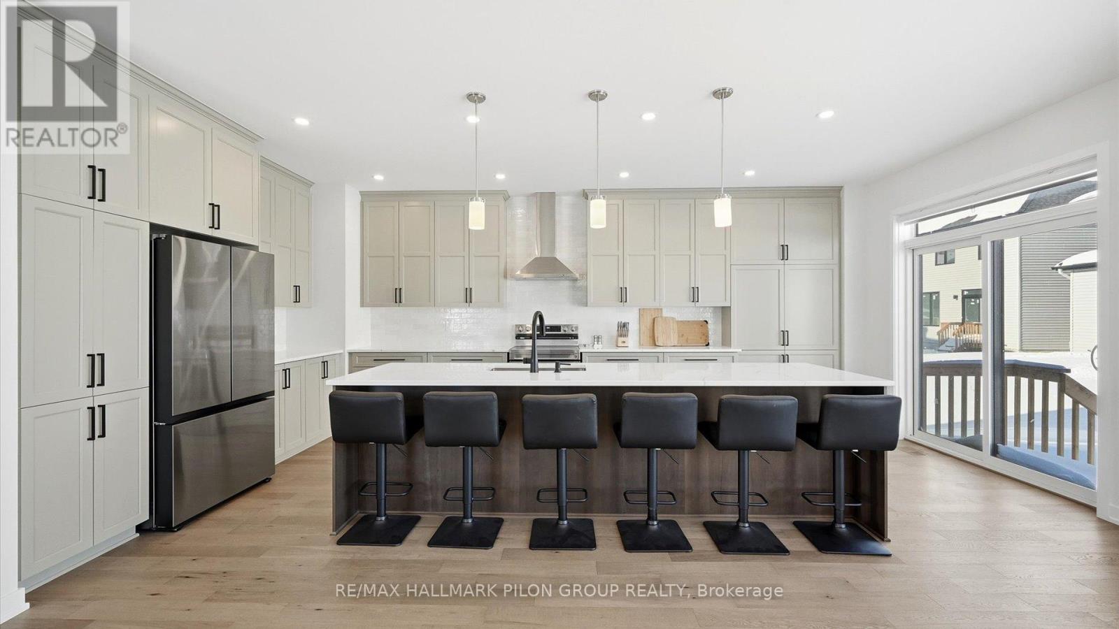 272 Cornice Street, Ottawa, Ontario  K1W 0W4 - Photo 2 - X12986374