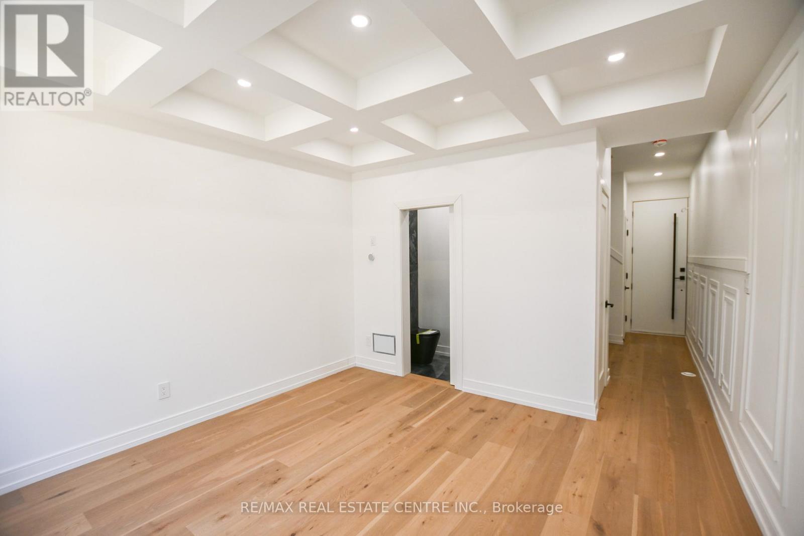 57 Jones Avenue, Toronto, Ontario  M4M 2Z7 - Photo 4 - E12986364