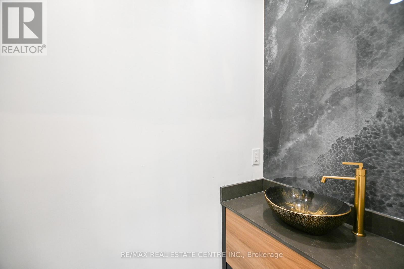 57 Jones Avenue, Toronto, Ontario  M4M 2Z7 - Photo 5 - E12986364