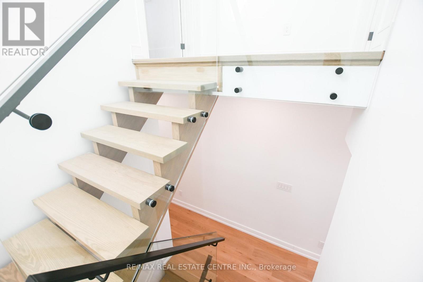 59 Jones Avenue, Toronto, Ontario  M4M 2Z7 - Photo 7 - E12986368