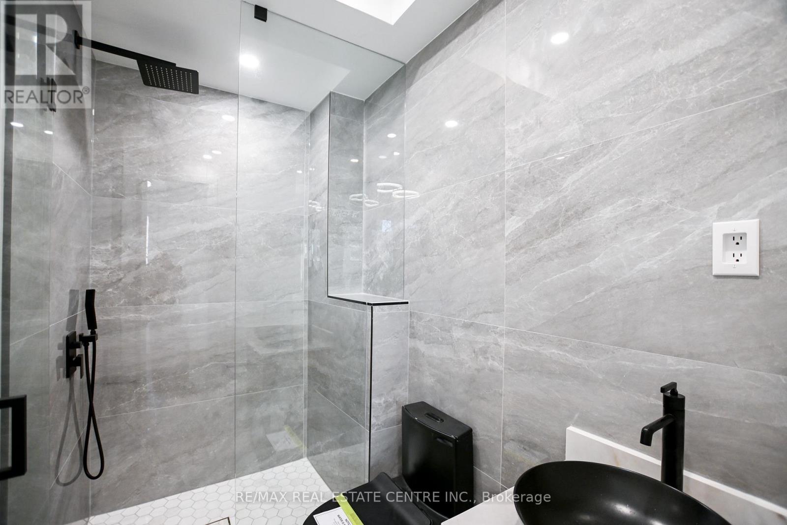 59 Jones Avenue, Toronto, Ontario  M4M 2Z7 - Photo 9 - E12986368