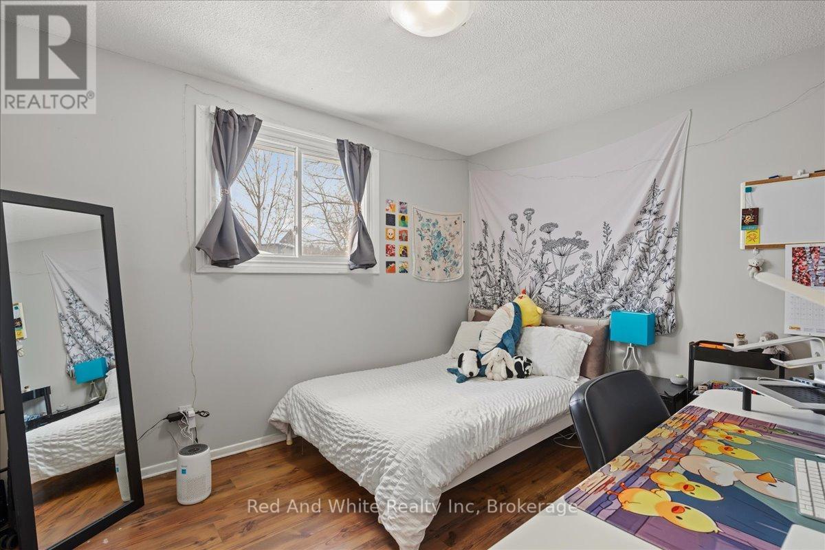 400 Midwood Crescent, Waterloo, Ontario  N2L 5N5 - Photo 11 - X12986370