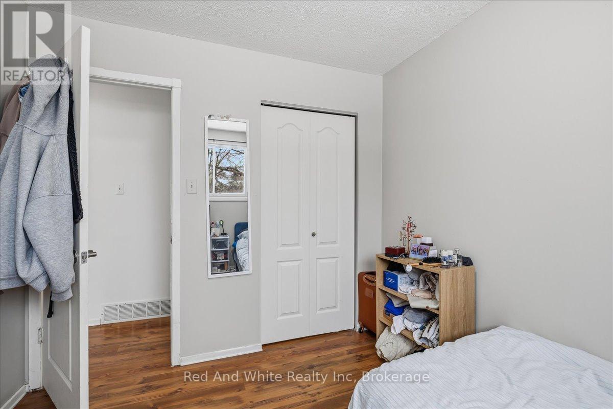 400 Midwood Crescent, Waterloo, Ontario  N2L 5N5 - Photo 15 - X12986370