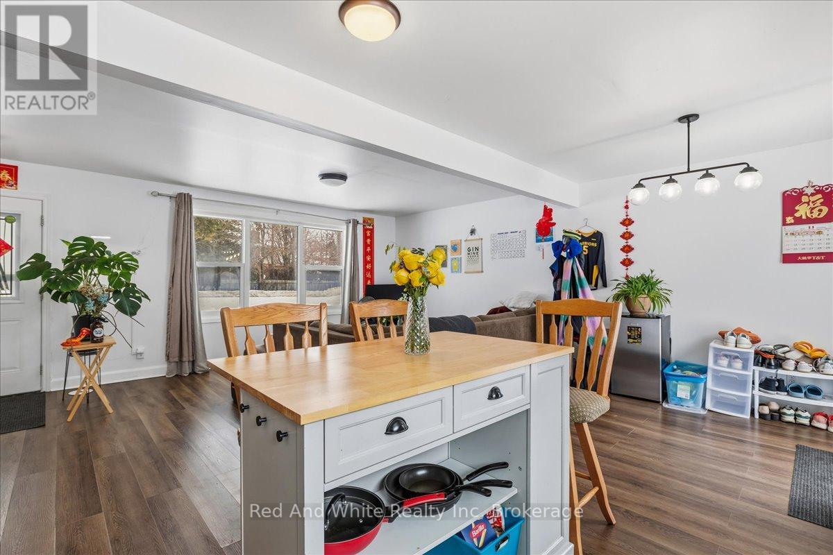 400 Midwood Crescent, Waterloo, Ontario  N2L 5N5 - Photo 6 - X12986370