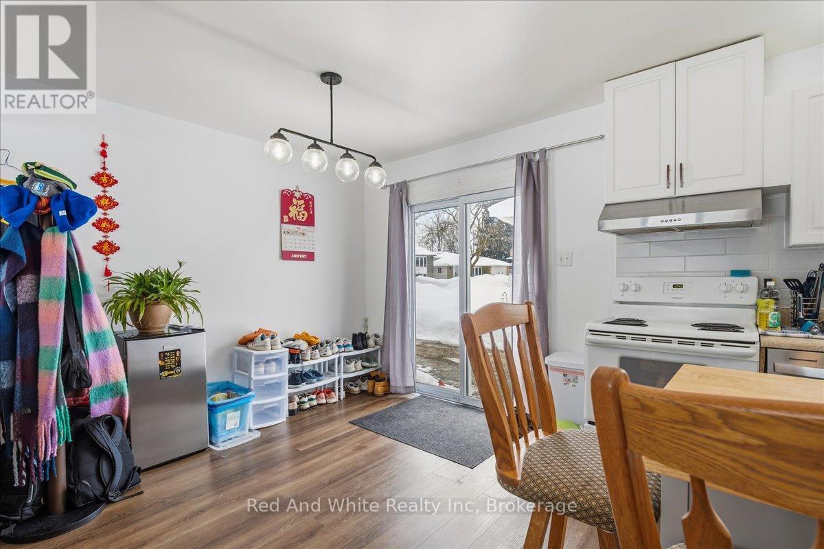 400 Midwood Crescent, Waterloo, Ontario  N2L 5N5 - Photo 7 - X12986370