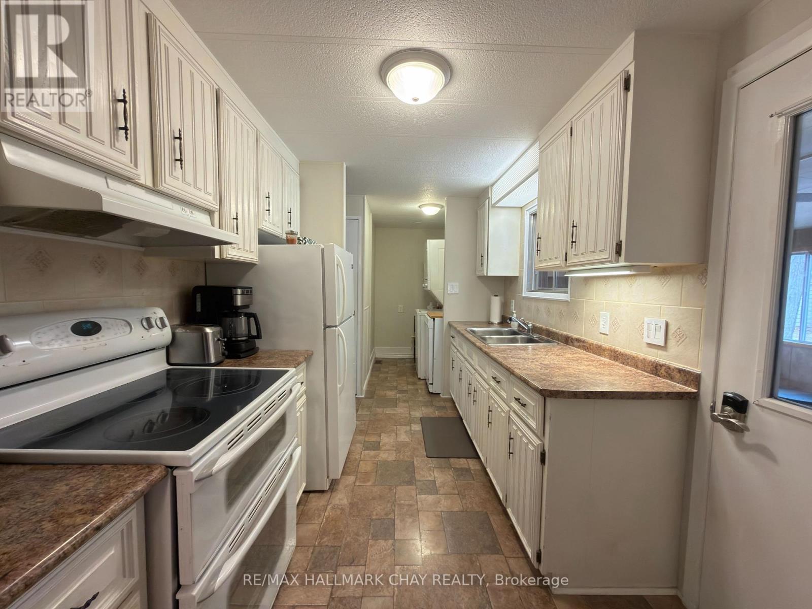 13 Carruthers Street N, Wasaga Beach, Ontario  L9Z 1K2 - Photo 11 - S12986378