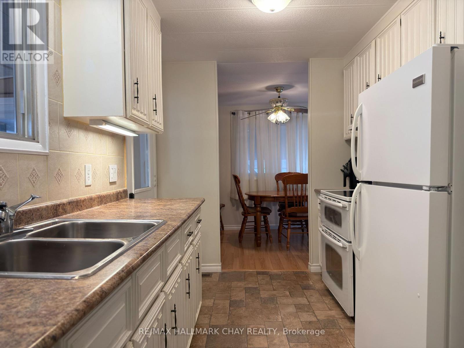 13 Carruthers Street N, Wasaga Beach, Ontario  L9Z 1K2 - Photo 12 - S12986378