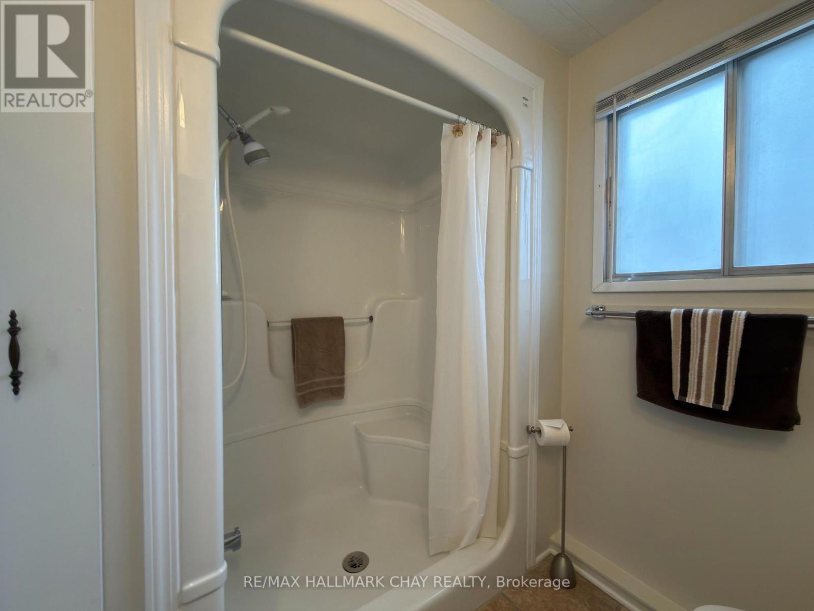 13 Carruthers Street N, Wasaga Beach, Ontario  L9Z 1K2 - Photo 21 - S12986378