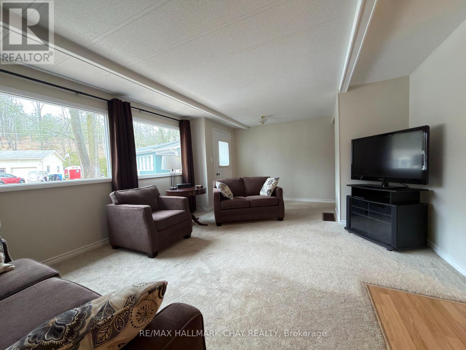 13 Carruthers Street N, Wasaga Beach, Ontario  L9Z 1K2 - Photo 6 - S12986378