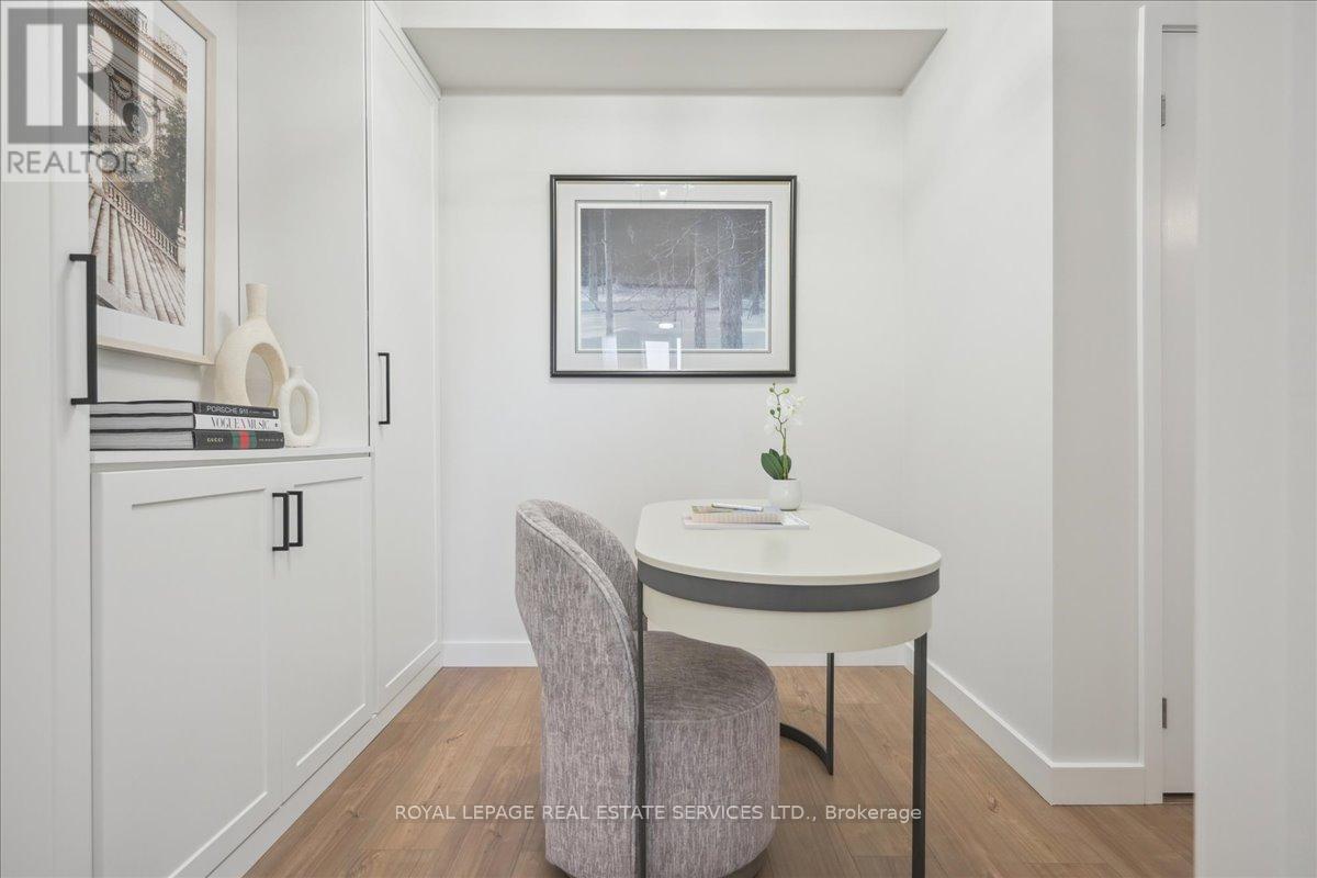 211 - 168 Sabina Drive, Oakville, Ontario  L6H 0W5 - Photo 11 - W12986366