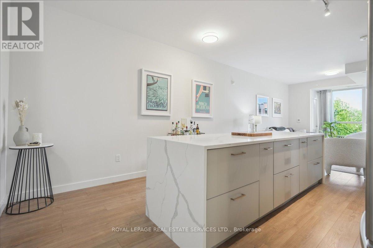 211 - 168 Sabina Drive, Oakville, Ontario  L6H 0W5 - Photo 14 - W12986366