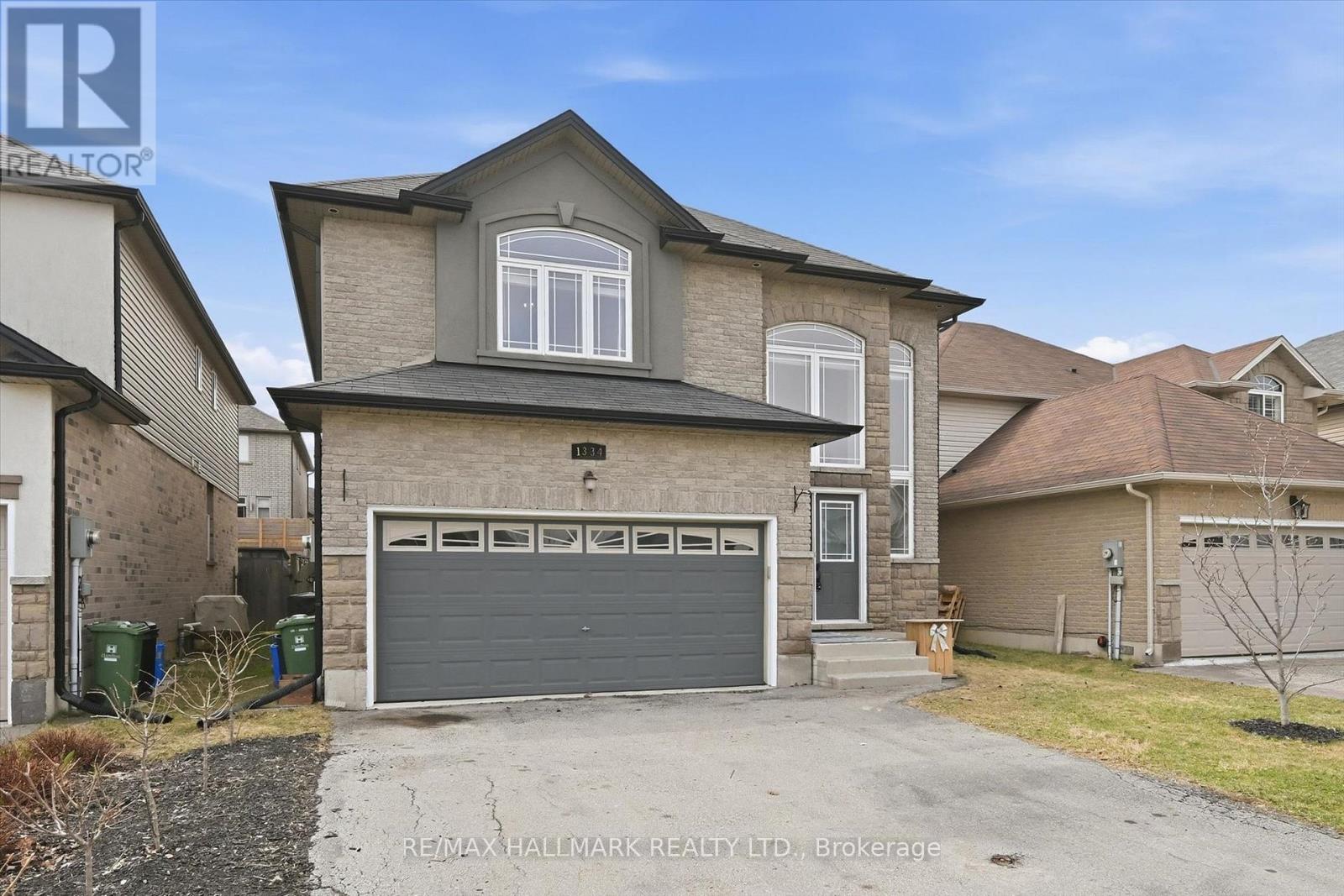 1334 Upper Paradise Road, Hamilton, Ontario  L9B 0C3 - Photo 2 - X12986340