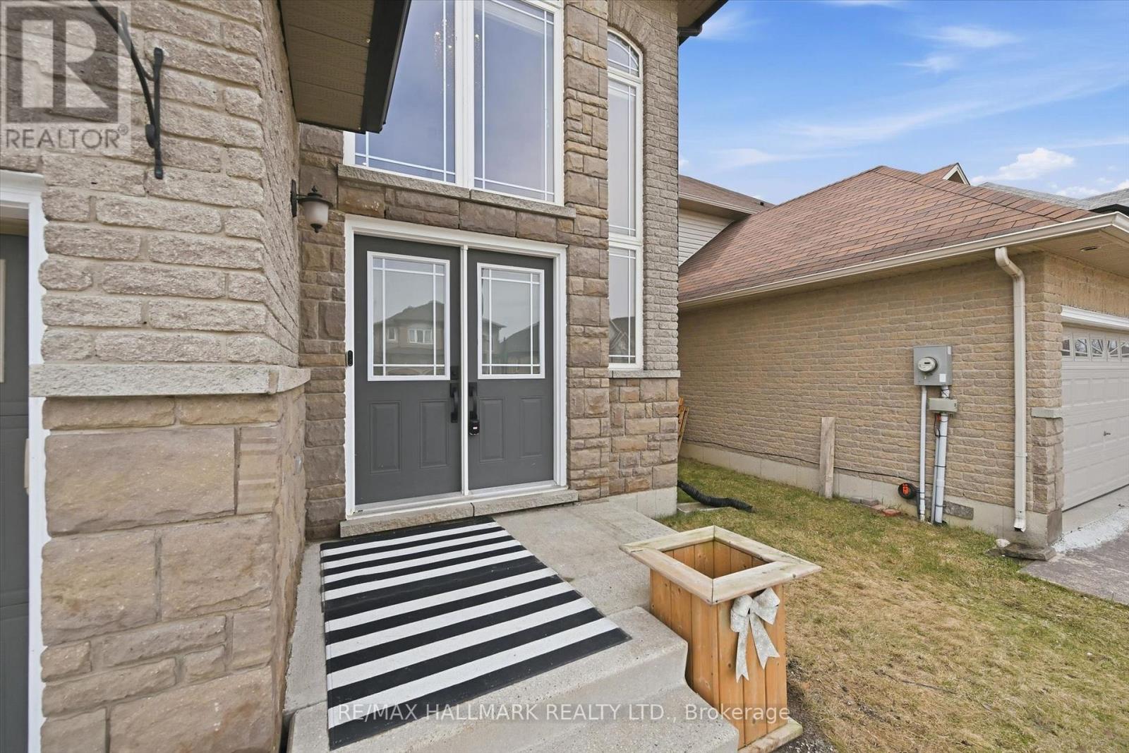 1334 Upper Paradise Road, Hamilton, Ontario  L9B 0C3 - Photo 3 - X12986340