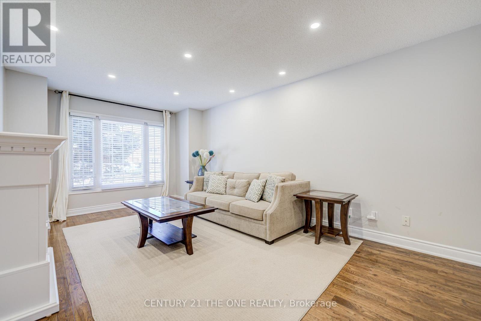 21 Larratt Lane, Richmond Hill, Ontario  L4C 9J1 - Photo 11 - N12976576