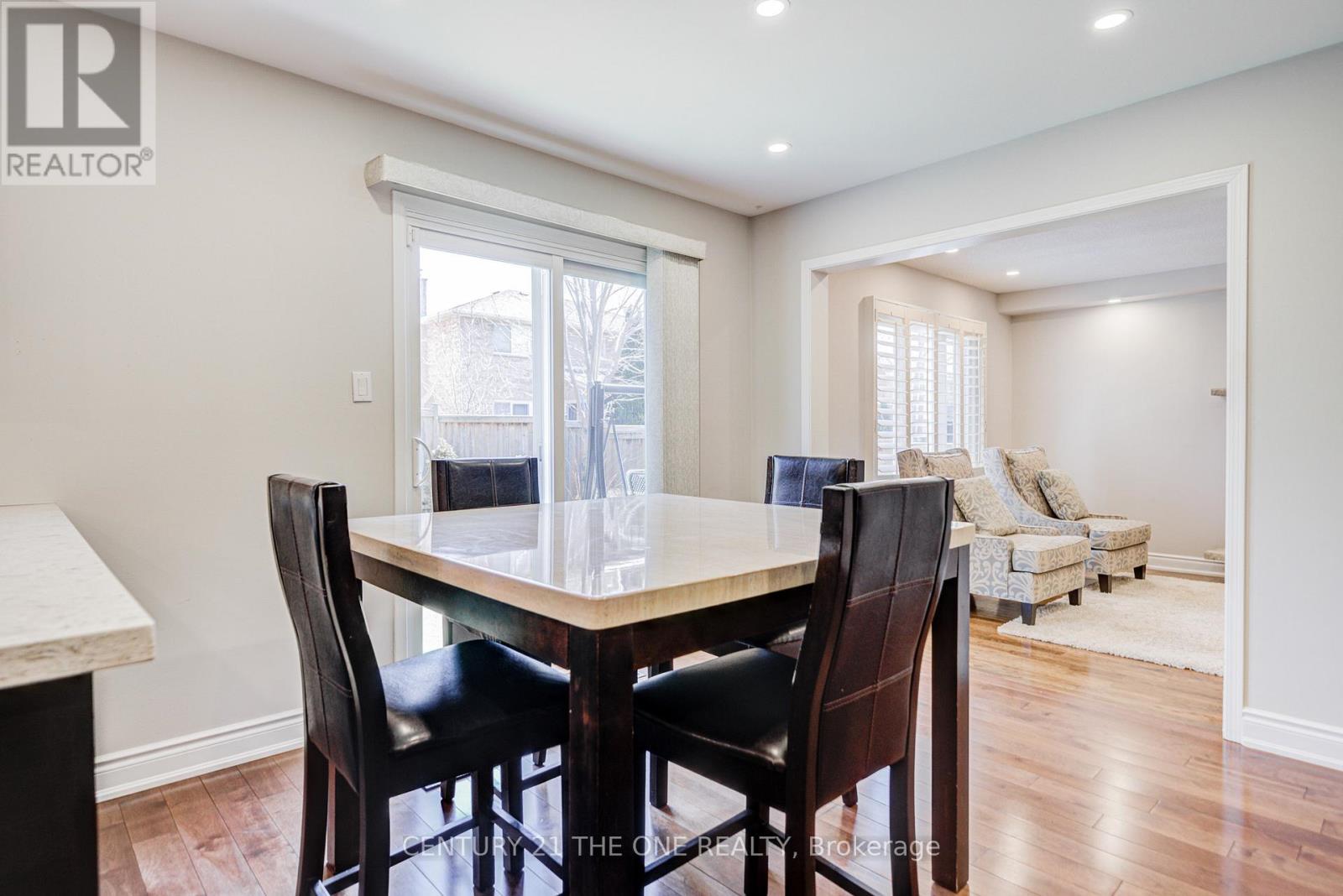 21 Larratt Lane, Richmond Hill, Ontario  L4C 9J1 - Photo 16 - N12976576