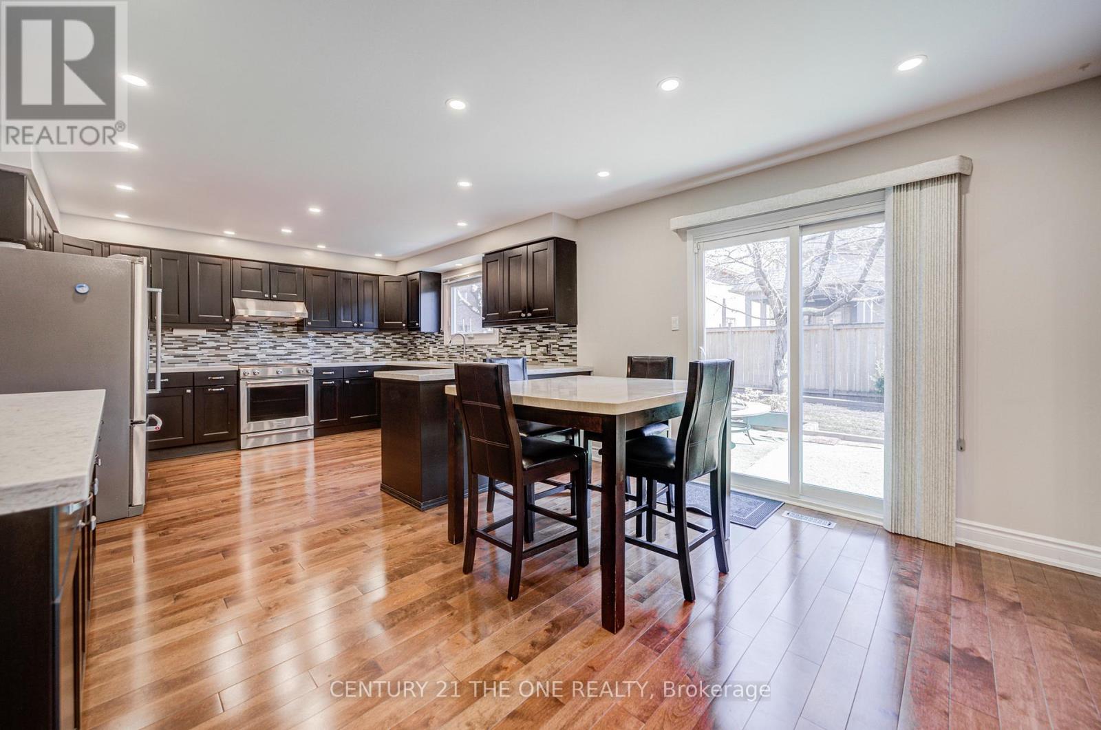 21 Larratt Lane, Richmond Hill, Ontario  L4C 9J1 - Photo 15 - N12976576