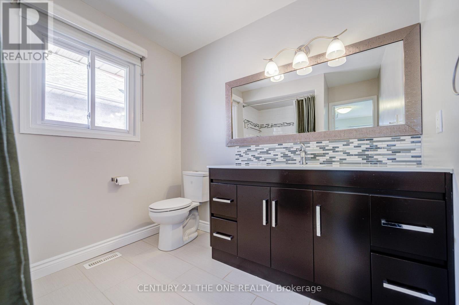 21 Larratt Lane, Richmond Hill, Ontario  L4C 9J1 - Photo 29 - N12976576