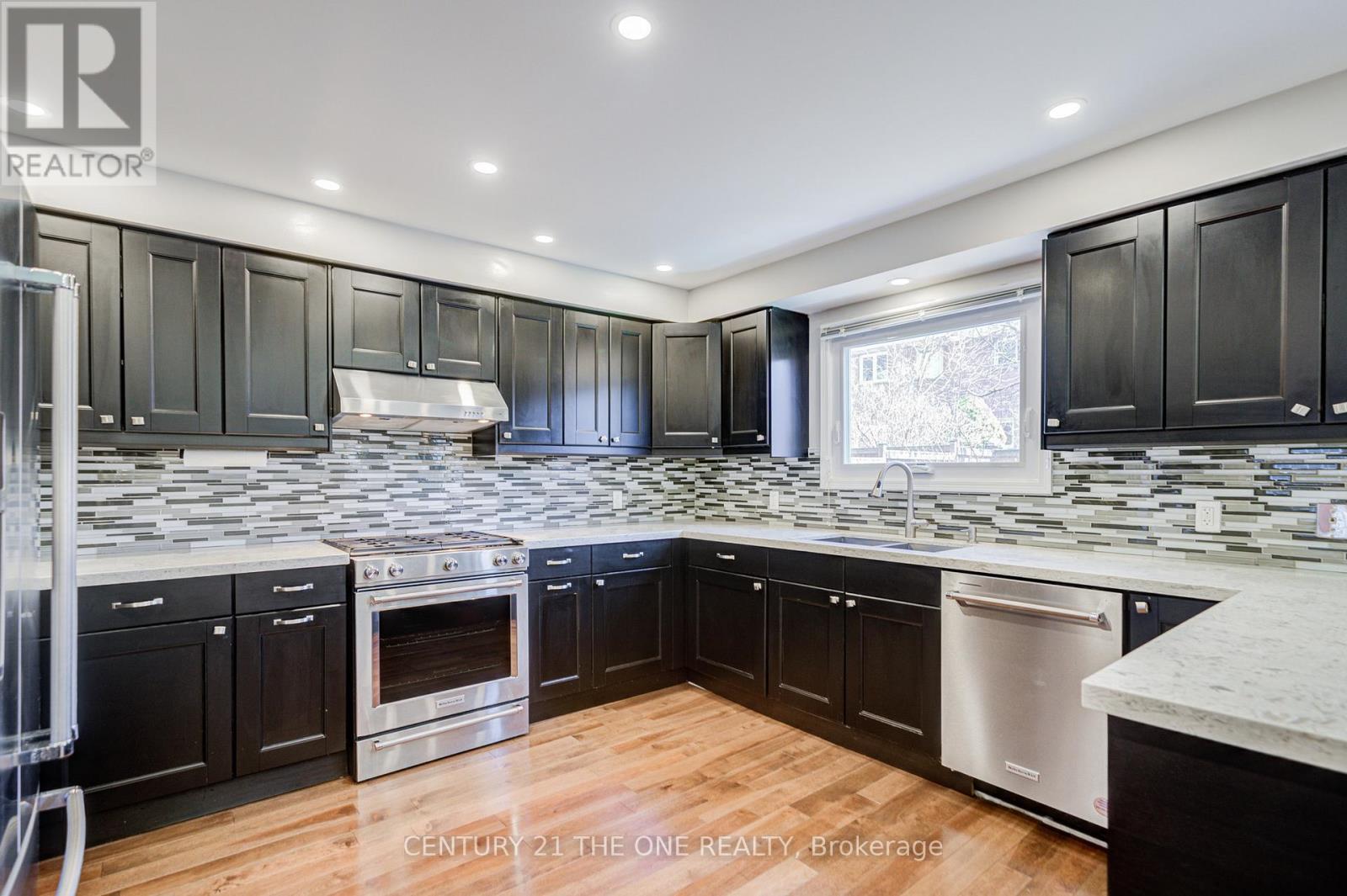 21 Larratt Lane, Richmond Hill, Ontario  L4C 9J1 - Photo 17 - N12976576