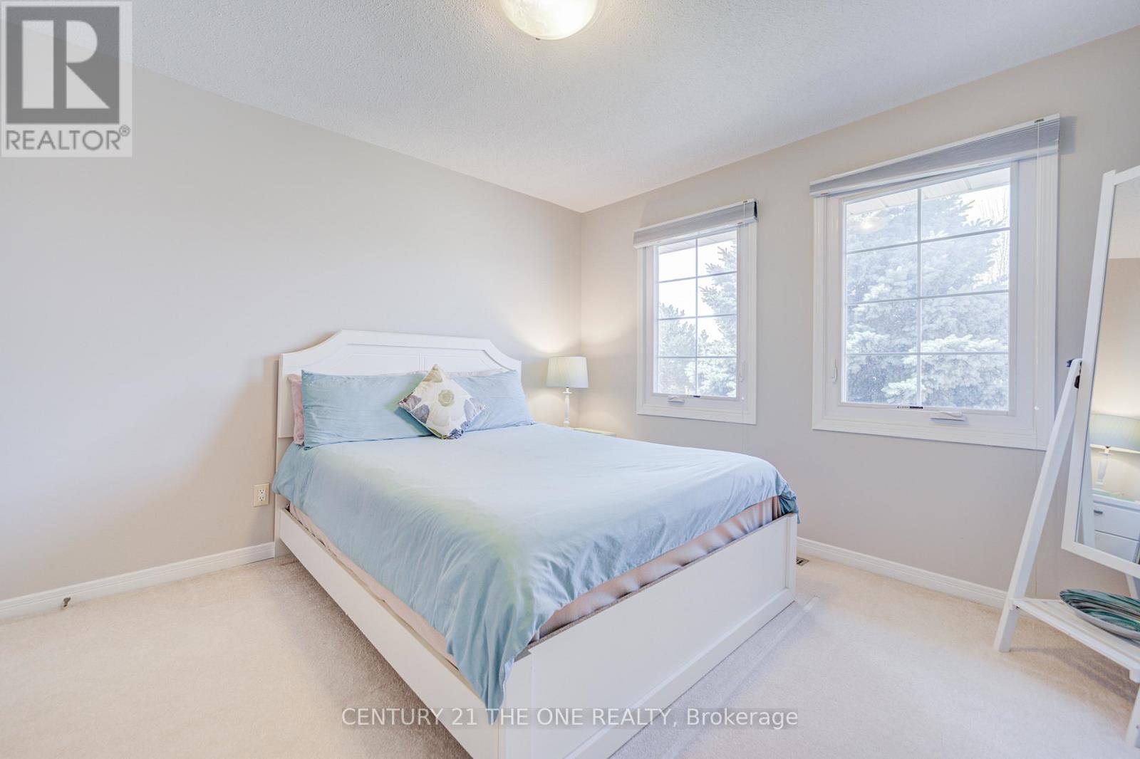 21 Larratt Lane, Richmond Hill, Ontario  L4C 9J1 - Photo 28 - N12976576