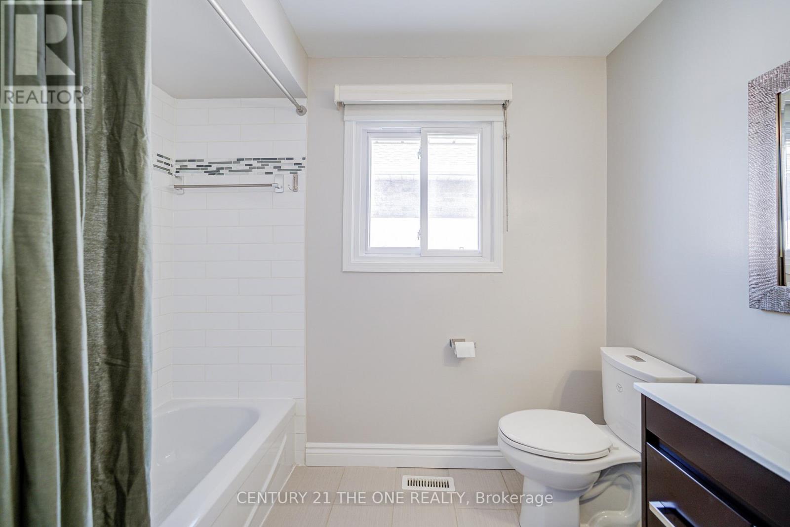 21 Larratt Lane, Richmond Hill, Ontario  L4C 9J1 - Photo 30 - N12976576