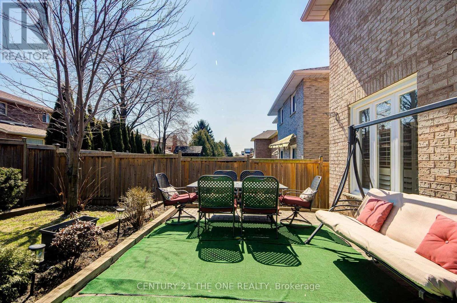 21 Larratt Lane, Richmond Hill, Ontario  L4C 9J1 - Photo 42 - N12976576